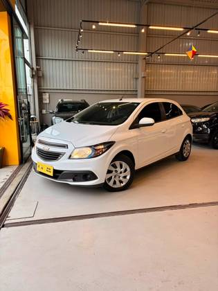 CHEVROLET ONIX 1.4 MPFI LT 8V FLEX 4P MANUAL CHEVROLET ONIX 1.4 MPFI LT 8V FLEX 4P MANUAL